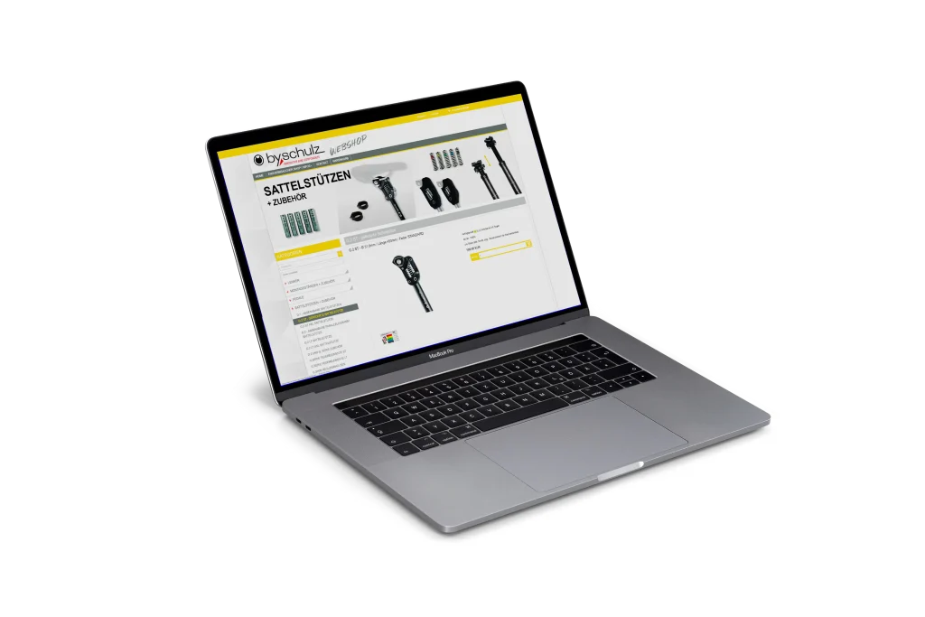 by,schulz - Laptop mit byschulz Shop auf dem Bildschirm